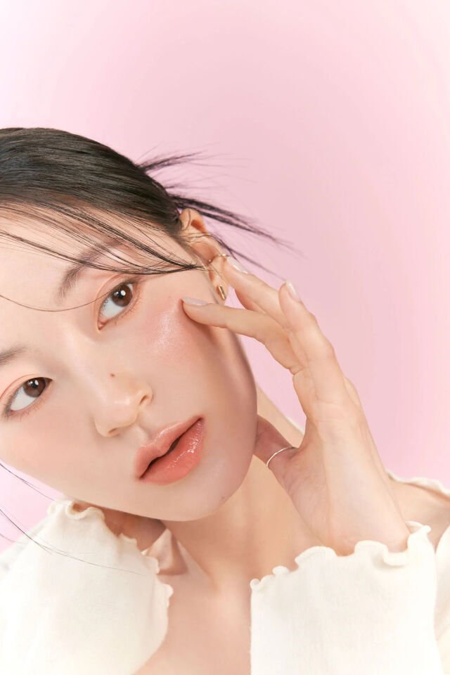 romand Glasting Melting Balm Parlak Görünümlü Renk Veren Dudak Balmı 01 Coco Nude (VİONİNE) Nude
