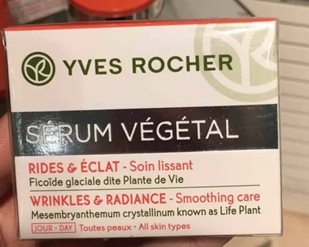 Yves Rocher Serum Vegetal Wrinkles And Radiance Smoothing Day Care