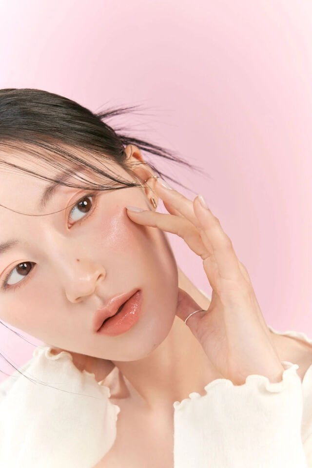 romand Glasting Melting Balm Parlak Görünümlü Renk Veren Dudak Balmı 01 Coco Nude (VİONİNE)