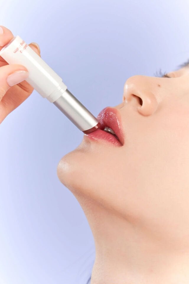 romand Glasting Melting Balm Parlak Görünümlü Renk Veren Dudak Balmı 01 Coco Nude (VİONİNE)